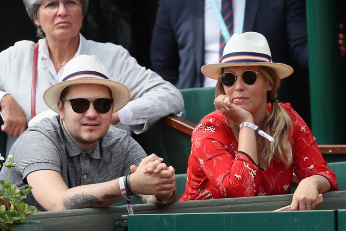 Jeff Panacloc et sa femme Charlotte de Hugo dans les tribunes de Roland Garros le 30 mai 2018