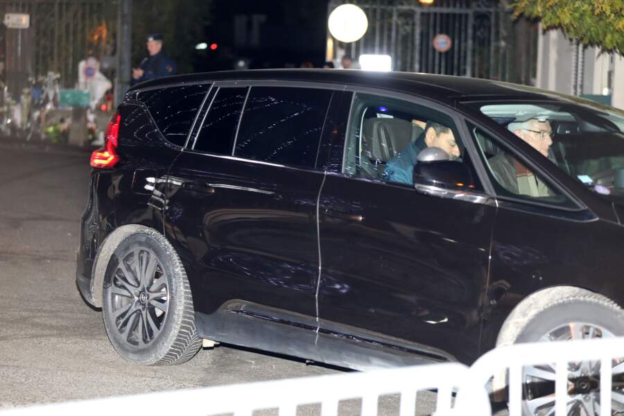 La première dame Brigitte Macron quitte la résidence de Johnny et Laeticia Hallyday à Marnes-la-Coquette 
