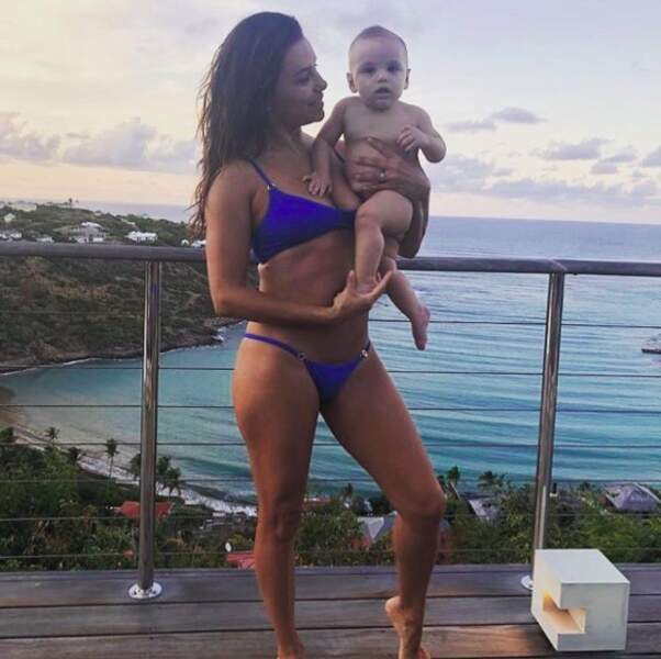 Un bikini, son petit Santigo dans les bras, à 44 ans Eva Longoria sait comment affoler la toile