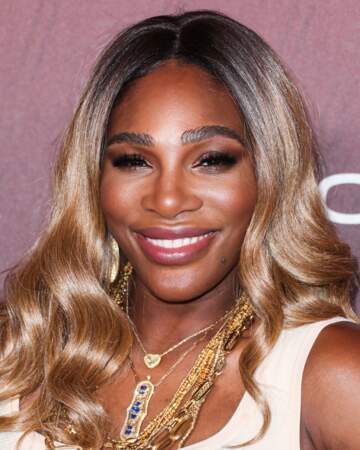 Serena Williams dévoile ses cheveux blonds lors du Sports Illustrated Fashionable 50, à Los Angeles.