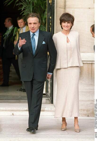 11 octobre 1999 :  Anne-Marie Périer en robe Azzedine Alaïa épouse Michel Sardou