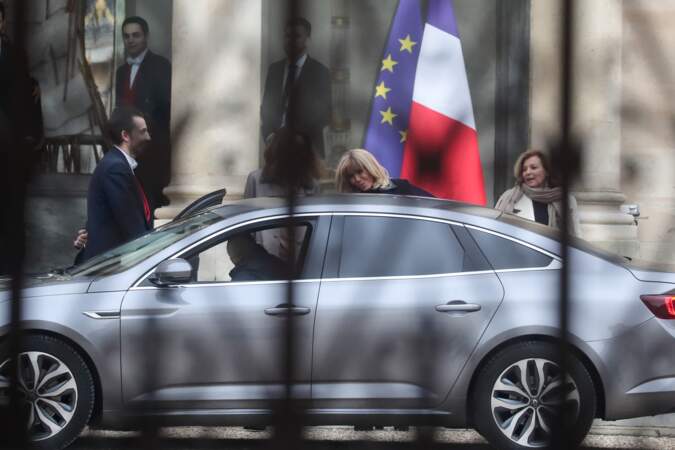 L'occasion aussi pour Carla Bruni-Sarkozy et Valérie Trierweiler de sensibiliser Brigitte Macron à leurs combats