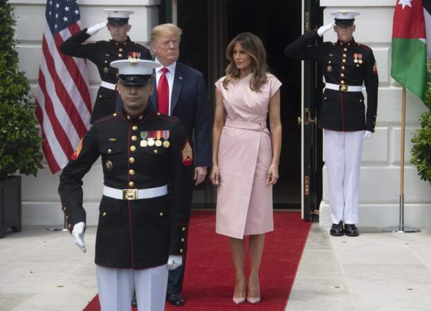 Donald et Melania Trump (en robe Proenza Schouler) reçoivent Abdallah et Rania de Jordanie le 25 juin 2018