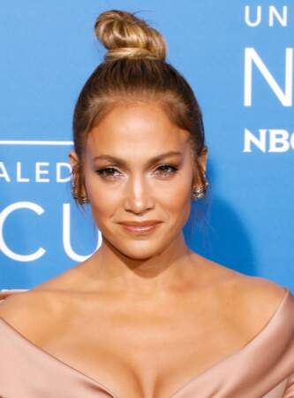 Le chignon haut de Jennifer Lopez