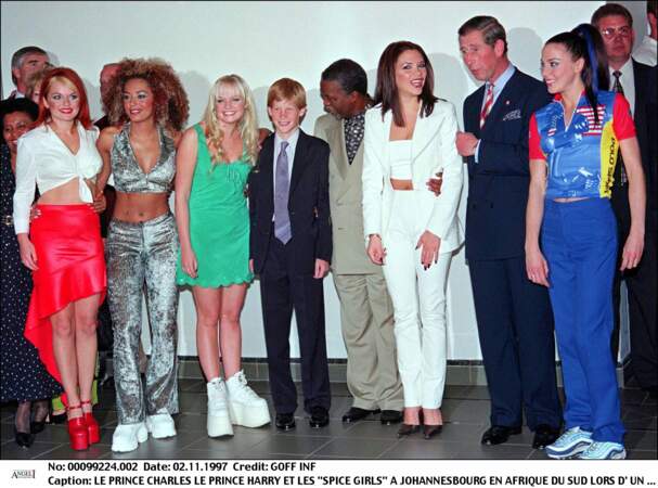 Le prince Harry rencontre les Spice Girls lors d'un voyage en Afrique du Sud en 1997