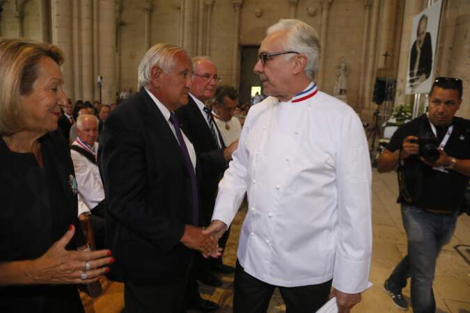 Alain Ducasse et Jean-Pierre Raffarin aux obsèques de Joël Robuchon à Poitiers le 17 août