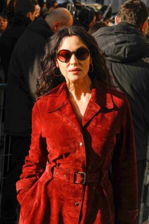 Le carmin est idéal pour les brunes méditerranéennes comme Monica Bellucci au défilé Dior.