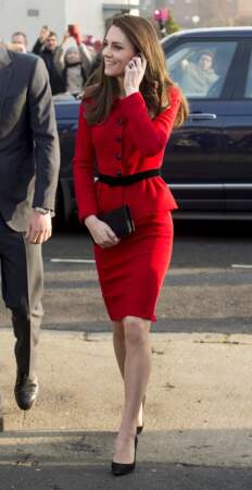 Le tailleur à boutons de Kate Middleton