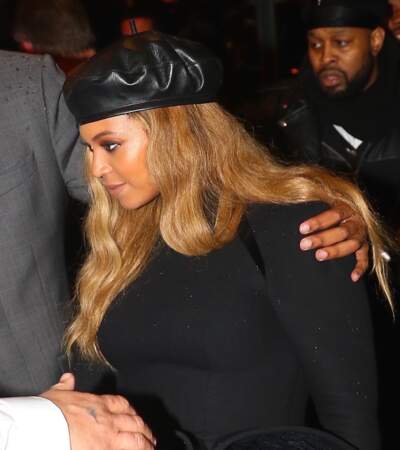 Beyoncé affiche des cheveux domptés bien que lissés et décolorés
