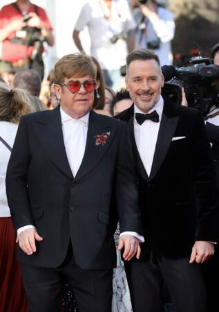 Elton John et son mari David Furnish lors de la montée des marches de "Rocketman" le 16 mai 2019