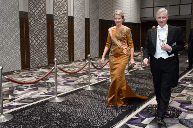 La Reine Mathilde et le Roy Philippe de Belgique en tenue de protocol lors du voyage au Japon