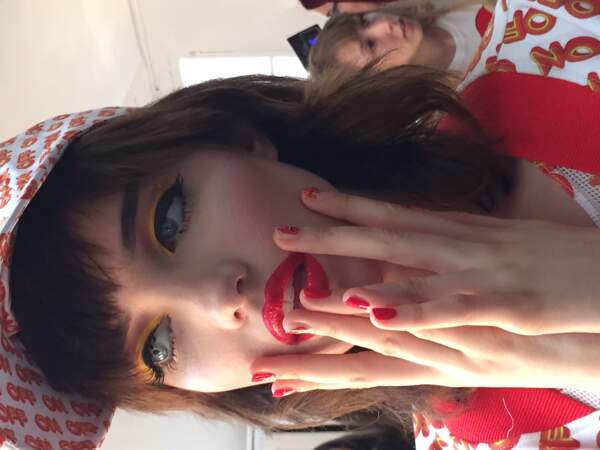 YAZBUKEY Manucure Sylvie Ollo Tendance Rouge sexy avec les Patches Fire Alfaka et Vernis Rouge Lipstick