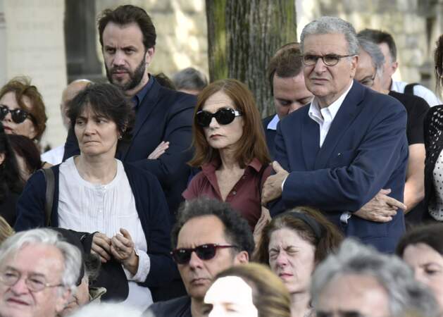 Isabelle Hupert lors des obsèques de Claude Lanzmann à Montparnasse le 12 juillet