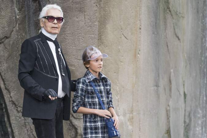 Karl Lagerfeld et son filleul Hudson Kroenig au défilé prêt à porter printemps été 2018 
