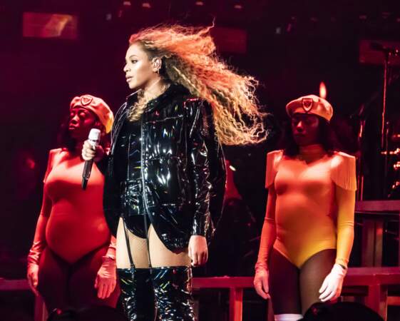 Olivier Rousteing imagine une Beyonce-Balmain féline durant son show à Coachella.