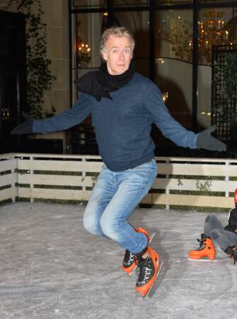 Franck Dubost virevoltant sur la patinoire du Plaza Athénée.