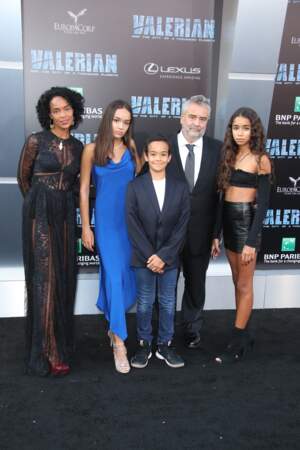 Luc Besson avec sa femme Virginie Besson-Silla et ses enfants Thalia, Sateen et Mao le 17 juillet 2017