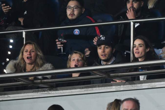 Vianney et sa compagne Catherine Robert étaient très concentrés durant le match du PSG