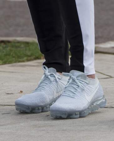 Kate Middleton portait aussi des chaussures de la marque Nike à 170 livres