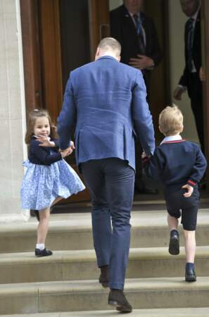 La princesse Charlotte et le prince George rendent visite à leur petit frère le prince Louis à la maternité