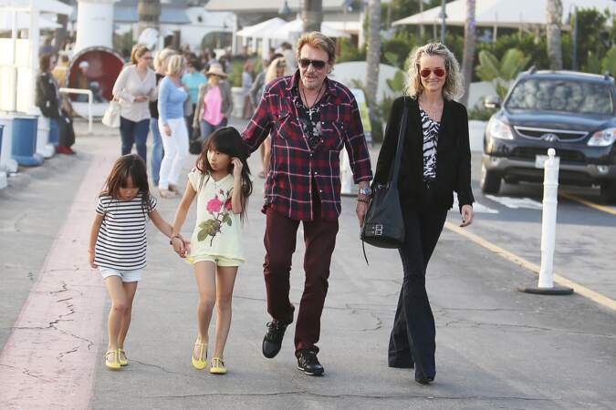 Johnny, Laeticia, Jade et Joy Hallyday se promènent dans les rues de Pacific Palisades en janvier 2014