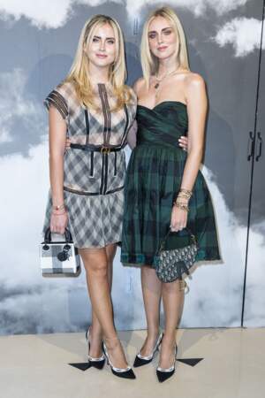 Valentina Ferragni et sa soeur Chiara Ferragni en mode sœurs jumelles