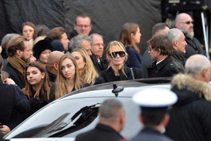 Estelle très émue lors des obsèques de son ancien beau-père