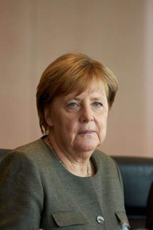 Angela Merkel pourrait estomper son visage sévère en redonnant du volume à ses pommettes