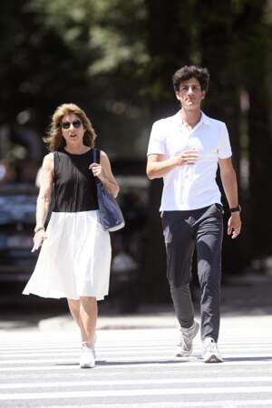 John Schlossberg et Caroline Kennedy se promènent sur Park Avenue à New York, le 16 juillet 2019.
