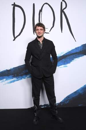Niels Schneider très élégant lors du défilé Dior Homme