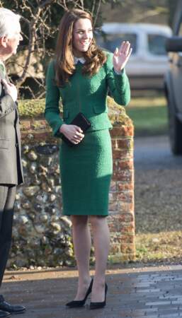 Kate Middleton aime les vêtements aux coupes droites qui affinent la taille