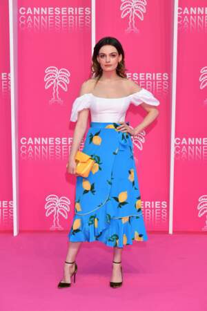L'actrice de Sex Education en look B.B. so Cannes