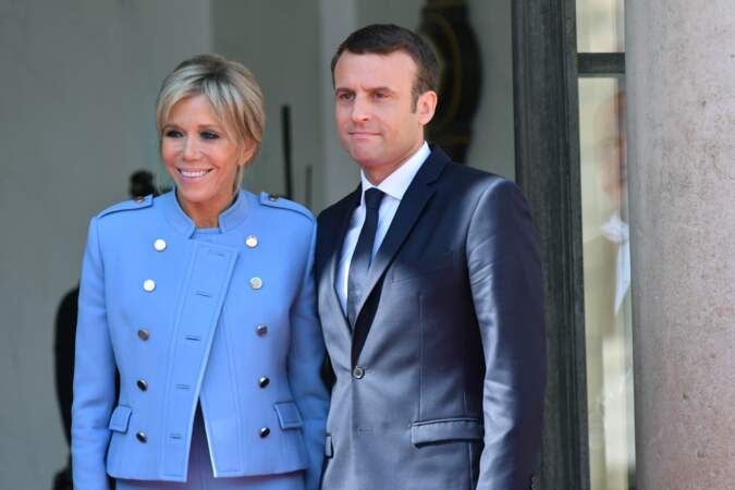 Brigitte Macron robe bleue lavande Louis Vuitton