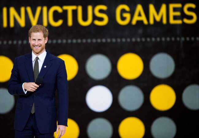 Le Prince Harry a lancé ce samedi soir à Toronto les Invictus Games sous les yeux de sa compagne Meghan Markle.
