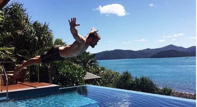 Chris Hemsworth soigne sa rentrée, mais dans l'eau.