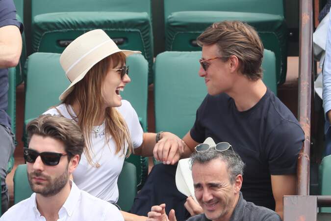 Ana Girardot et Arthur de Villepin, des éclats de rire à Roland Garros le 9 juin 2018