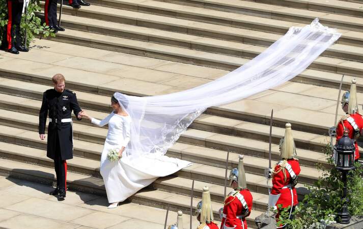 Le voile de la robe de Meghan, orné de fleurs symbolisant les 53 pays membres du Commonwealth