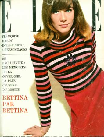 Françoise Hardy pose pour la première fois avec le pull rayé de Sonia Rykiel en couverture de Elle en 1963