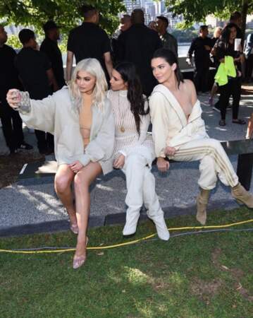 Kim est venue avec ses demi-soeurs Kendall et Kylie 