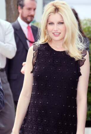 Laetitia Casta se fait blonde pour Cannes en 2009