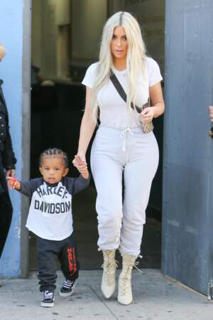Kim Kardashian et son fils Saint West à Los Angeles, le 21 septembre 2017.