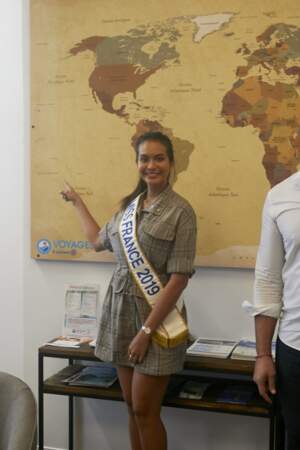 Vaimalama Chaves, Miss France 2019, a montré Tahiti, où elle est née, sur une carte du monde