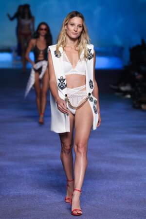 Ilona Smet a défilé en lingerie au Etam Live Show 2018 durant la Fashion Week de Paris.