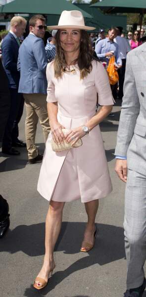 Pippa Middleton avait opté pour une robe rose poudré, assortie à son chapeau. Sublime !