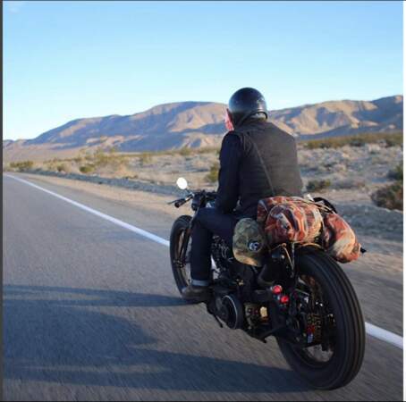 David Beckham, une route, une moto, et le désert californien