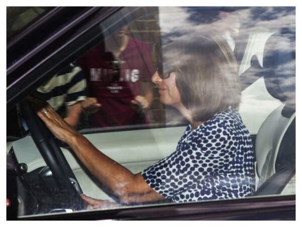 Carole Middleton arrivant à la fête du 1er anniversaire du prince George à Kensington, le 22 juillet 2014