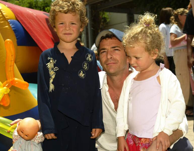 Luke Perry et ses enfants Jack et Sophie, à Los Angeles en 2004