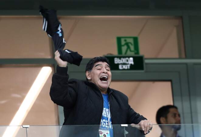 Diego Maradona dans les tribunes du match de la Coupe du monde entre l'Argentine à la Croatie en Russie