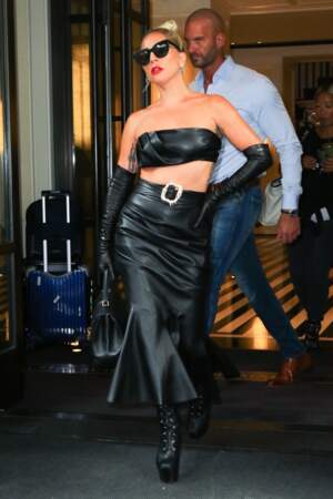 Lady Gaga a joué la diva à la sortie de son hôtel new yorkais, ce lundi 24 juin