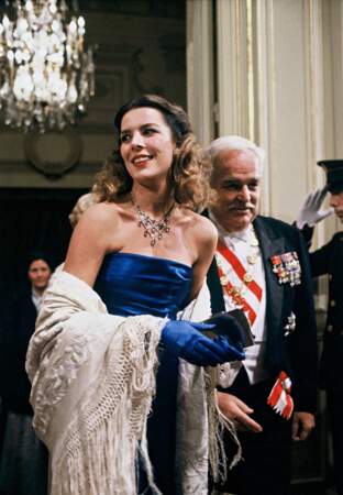 En tant que fille du prince Rainier III, premier homme de sa vie, Caroline de Monaco est la troisième en ligne dans l'ordre de succession au trône monégasque